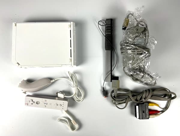 Nintendo Wii White RVL-001 Console Set