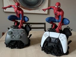 Controllerholder inspireret af Spider-Man