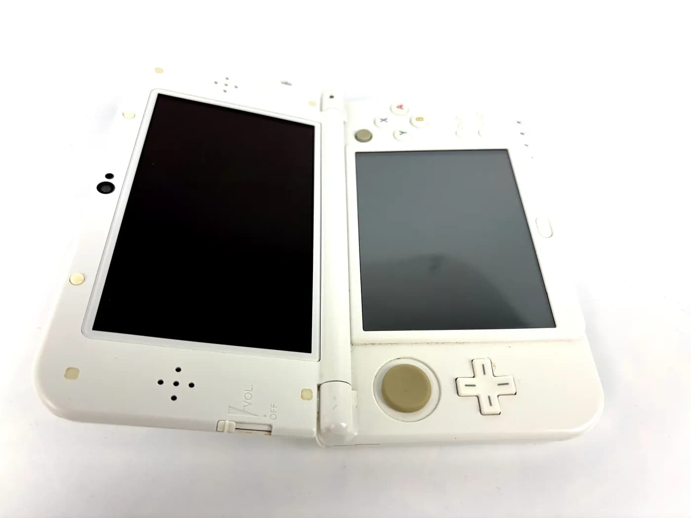Nintendo New 3DS XL Console White (IPS Top) + Charger Kit