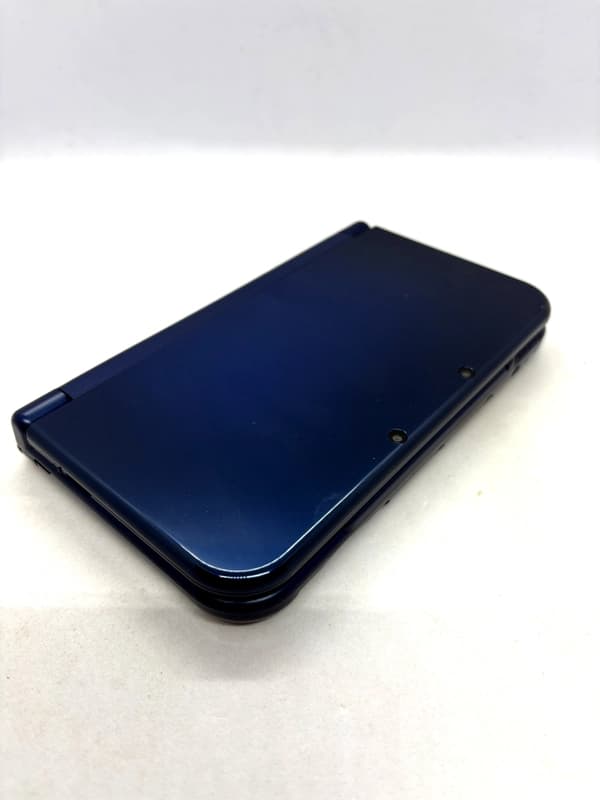 New Nintendo 3DS XL Metallic Blue Console Bundle (Top IPS)