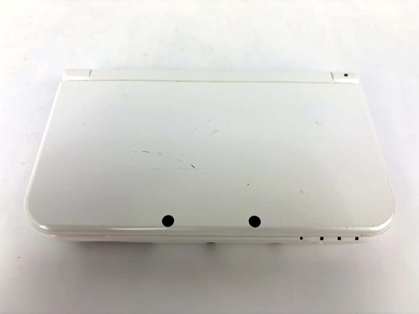 Nintendo New 3DS XL Console White (IPS Top) + Charger Kit