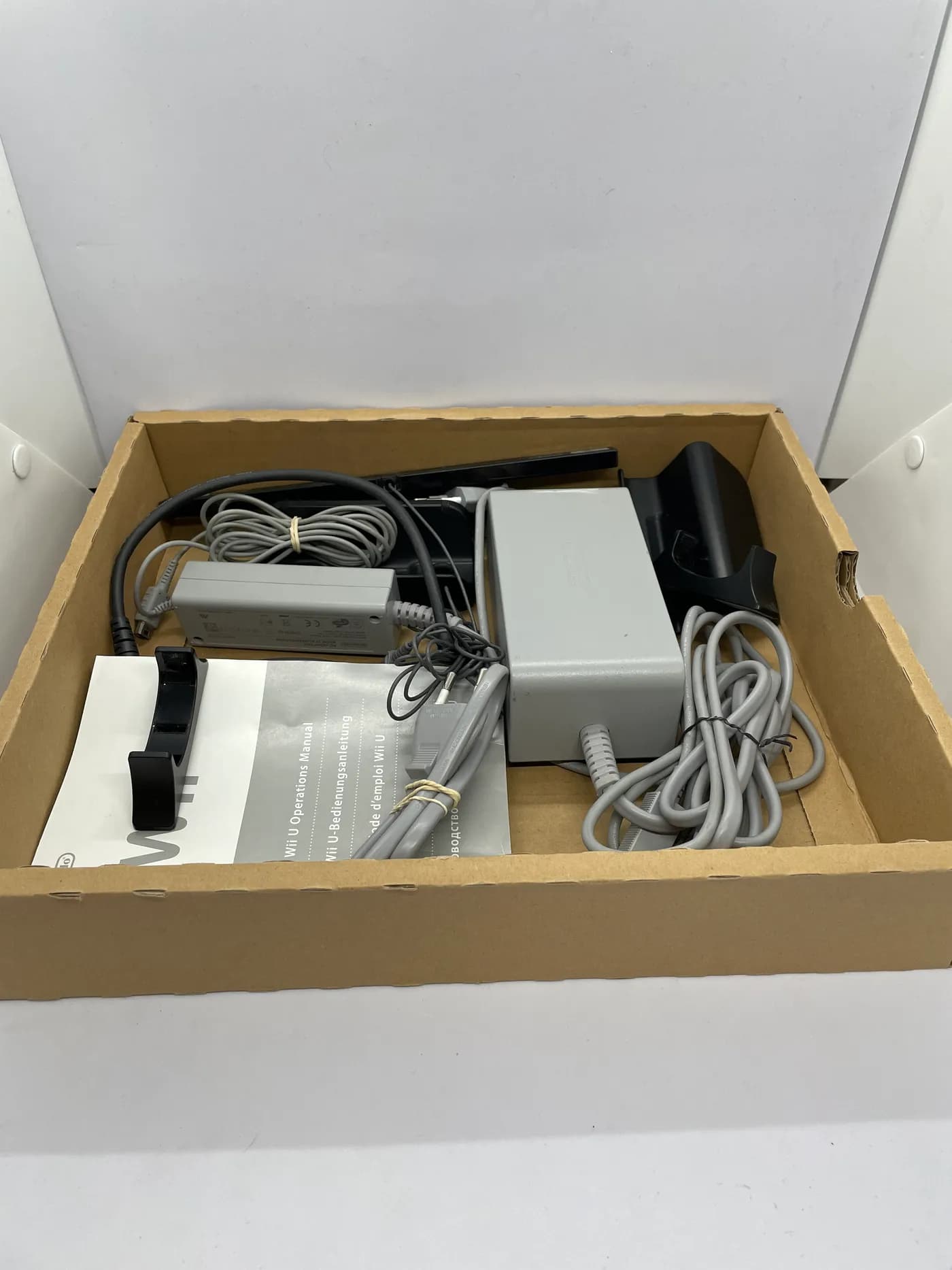 Nintendo Wii U Mario Kart 8 Premium Pack console